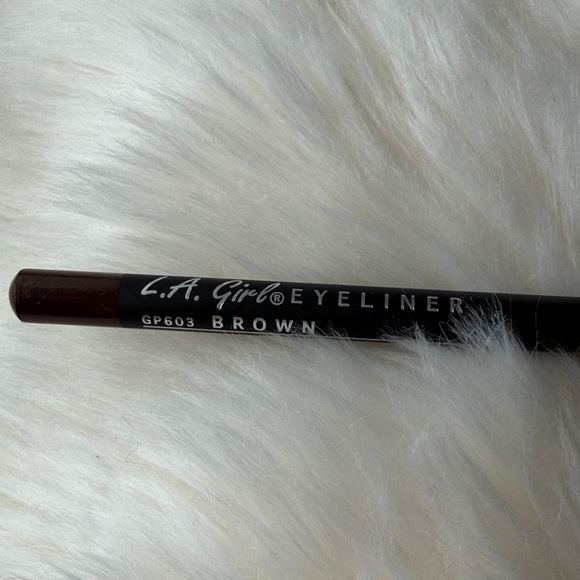 LA Girl Deep Brown Eyeliner - Picture 2 of 3